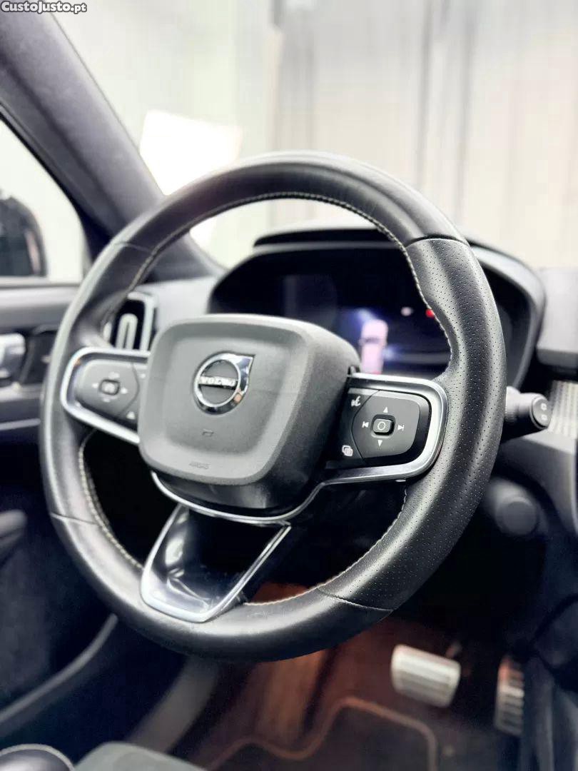 Volvo XC 40 recharge p8 awd r-design — fotografia 7