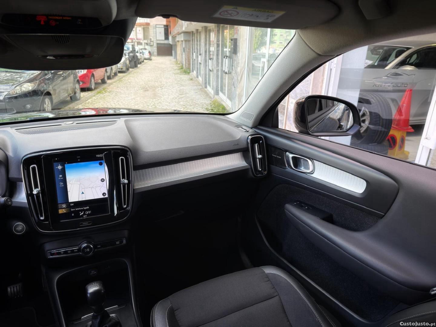 Volvo XC 40 2.0 D3 Momentum Plus — fotografia 10