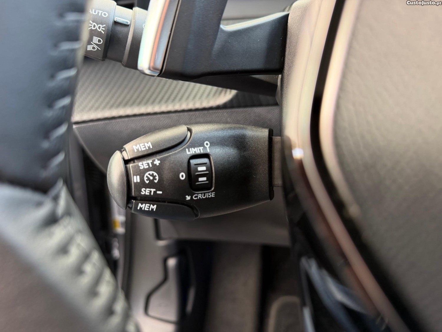 Peugeot 2008 1.2 PureTech Allure EAT8 — fotografia 12