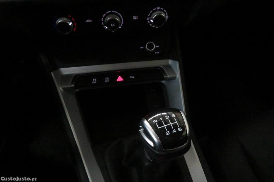 Audi Q3 35 TFSI Advanced — fotografia 10