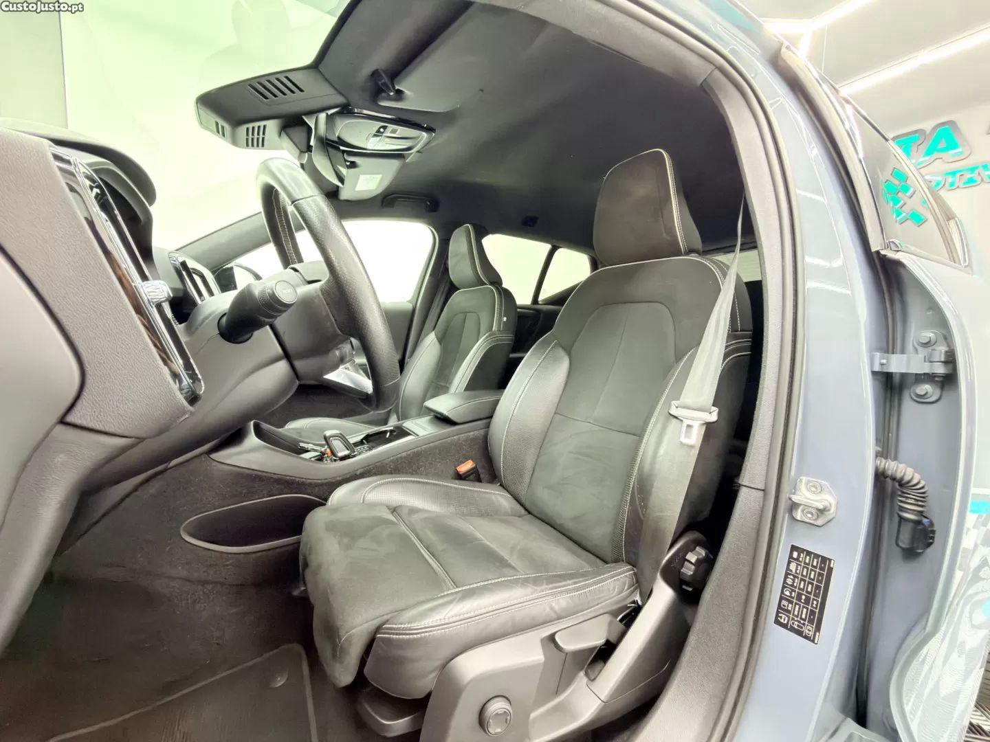 Volvo XC 40 recharge p8 awd r-design — fotografia 5