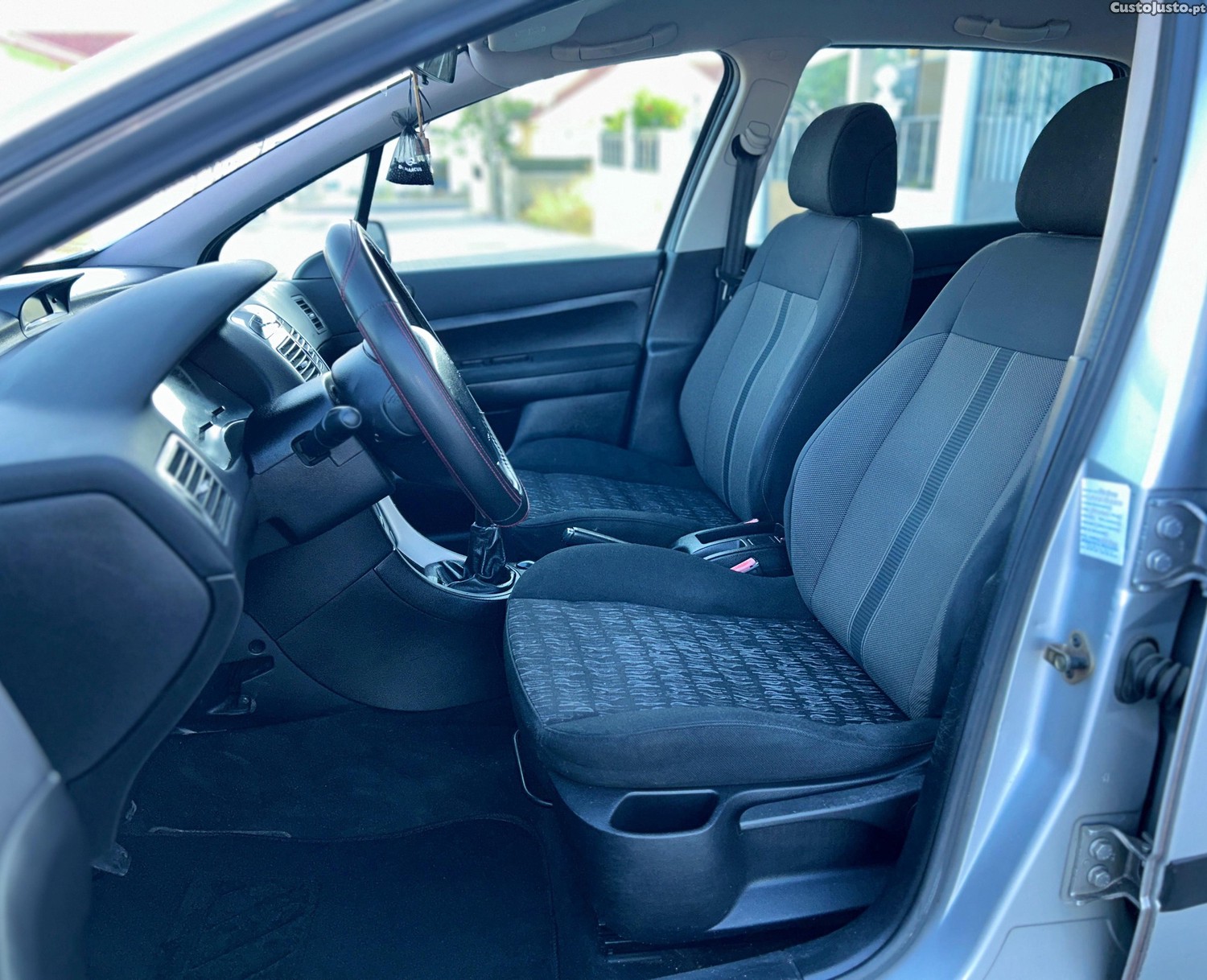 Peugeot 307 2.0 HDI — fotografia 6