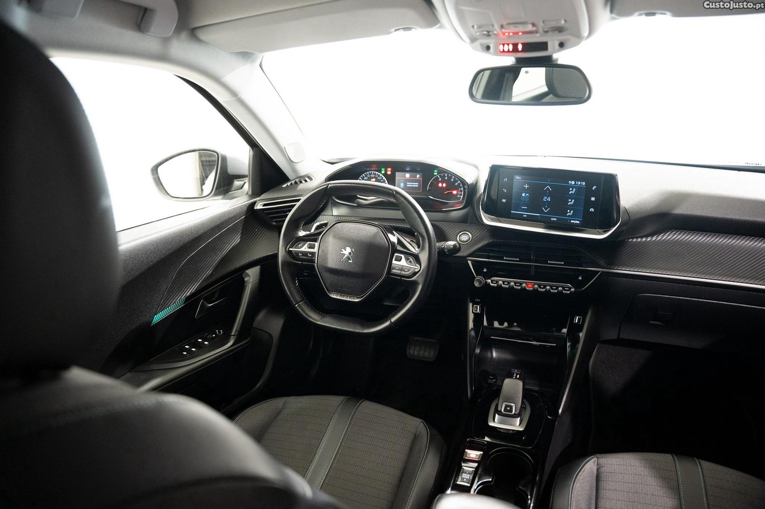 Peugeot 2008 1.5 BlueHDi Allure EAT8 — fotografia 13