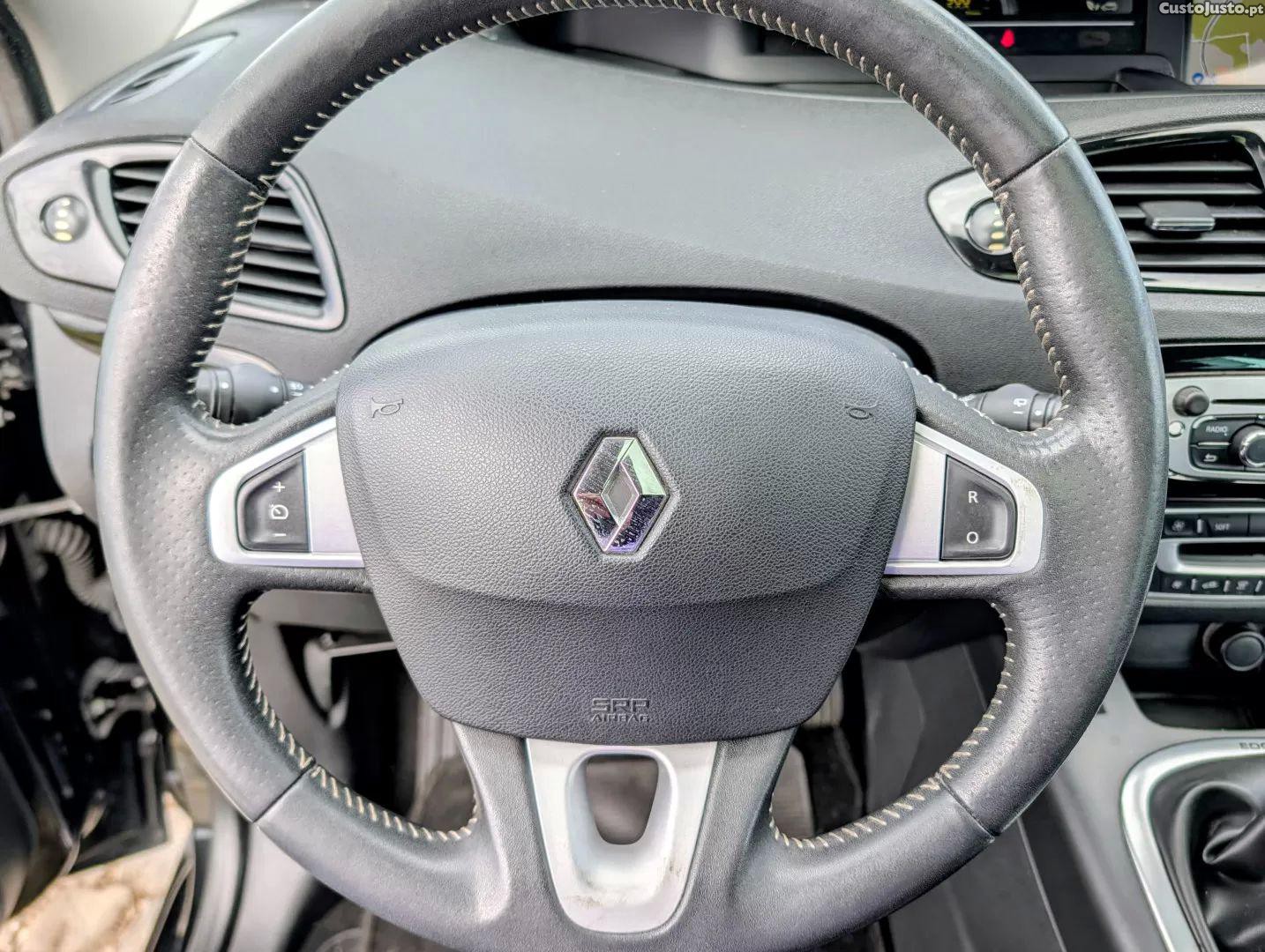 Renault Grand Scénic 1.5 dci bose edition 7l edc — fotografia 9