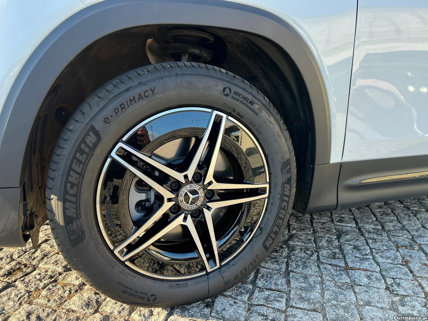 Mercedes-Benz EQB 4Matic AMG Line — fotografia 16