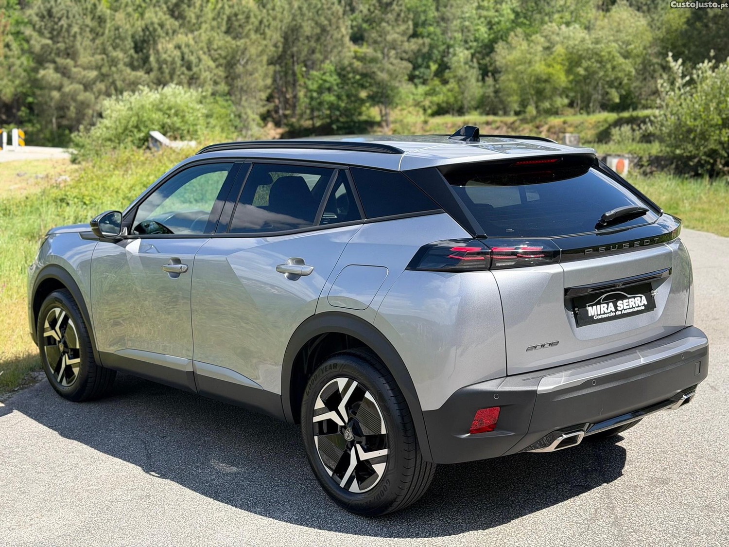 Peugeot 2008 1.2 PureTech Allure EAT8 — fotografia 19