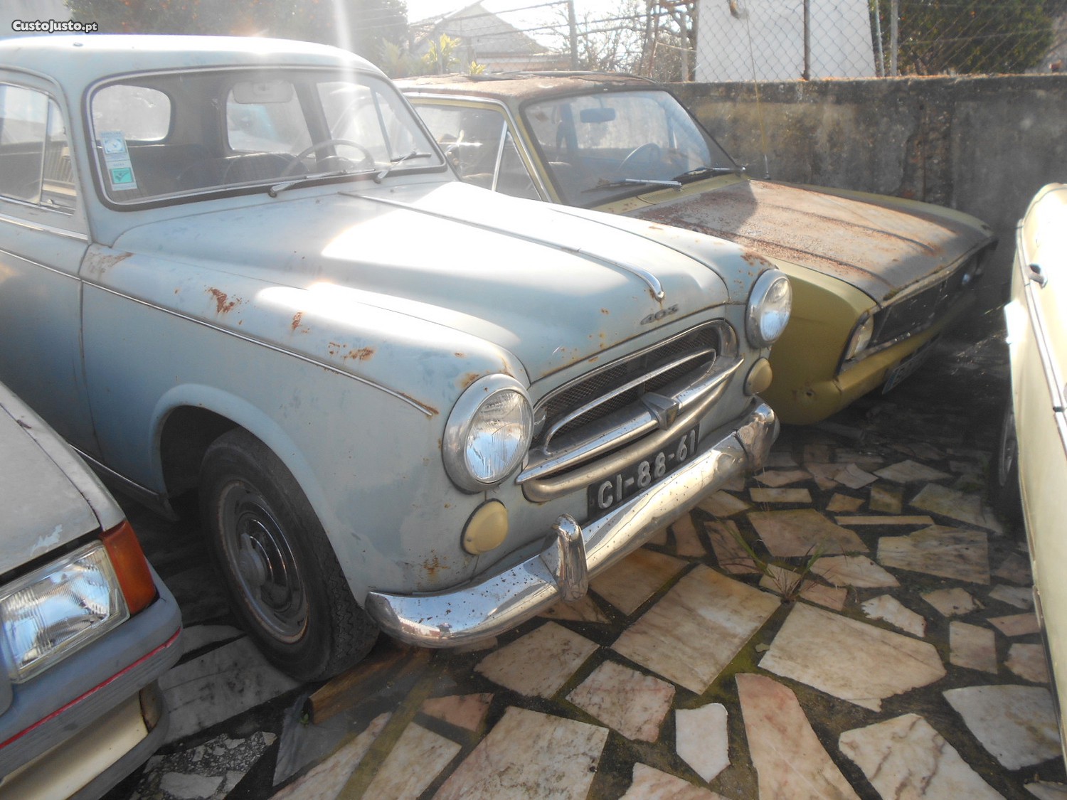 Mercedes-Benz 240 sedan — fotografia 11