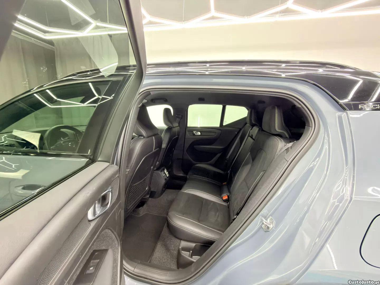 Volvo XC 40 recharge p8 awd r-design — fotografia 16