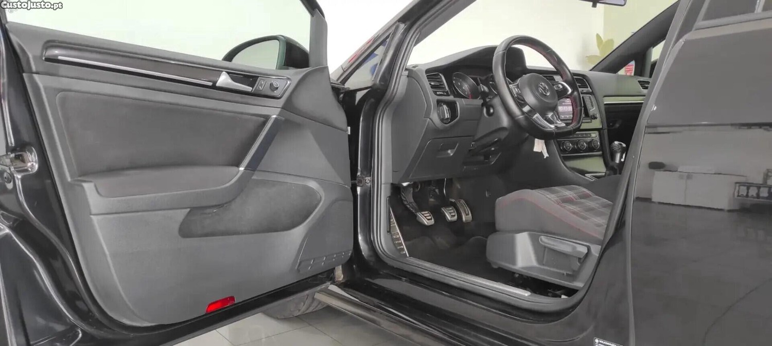 Volkswagen Golf GTI BlueMotion — fotografia 17