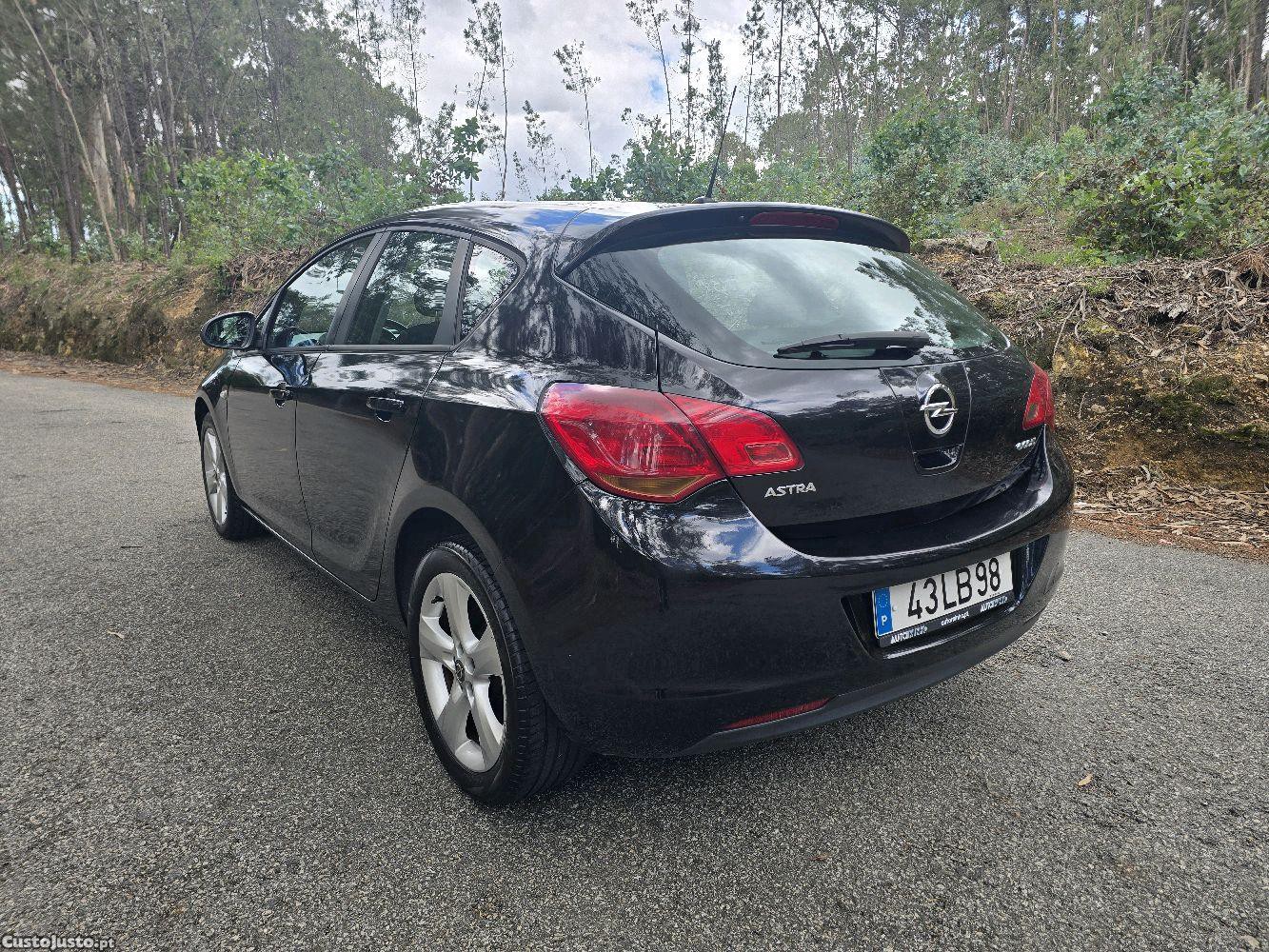 Opel Astra eco flex — fotografia 11
