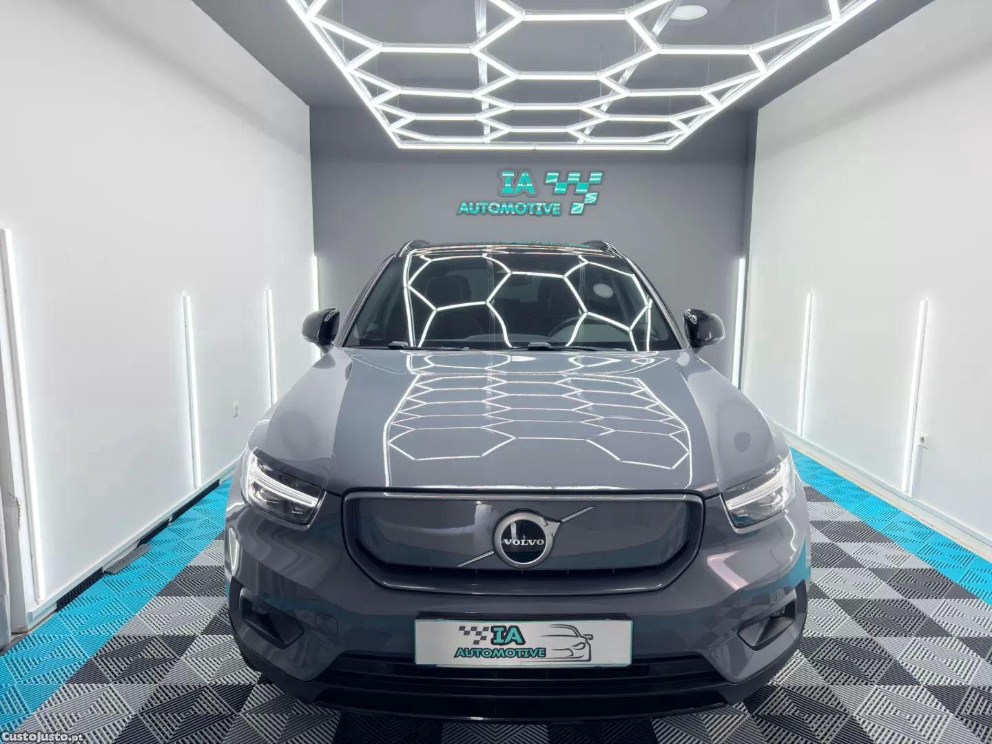 Volvo XC 40 recharge p8 awd r-design — fotografia 23