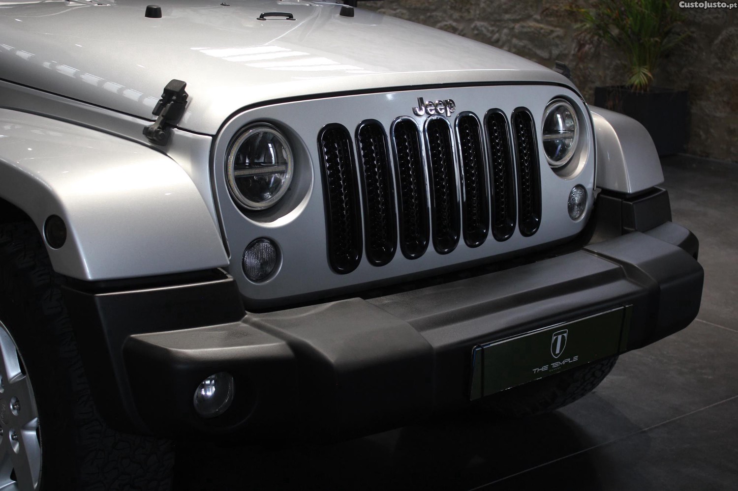 Jeep Wrangler 2.8 CRD Auto Sahara — fotografia 2