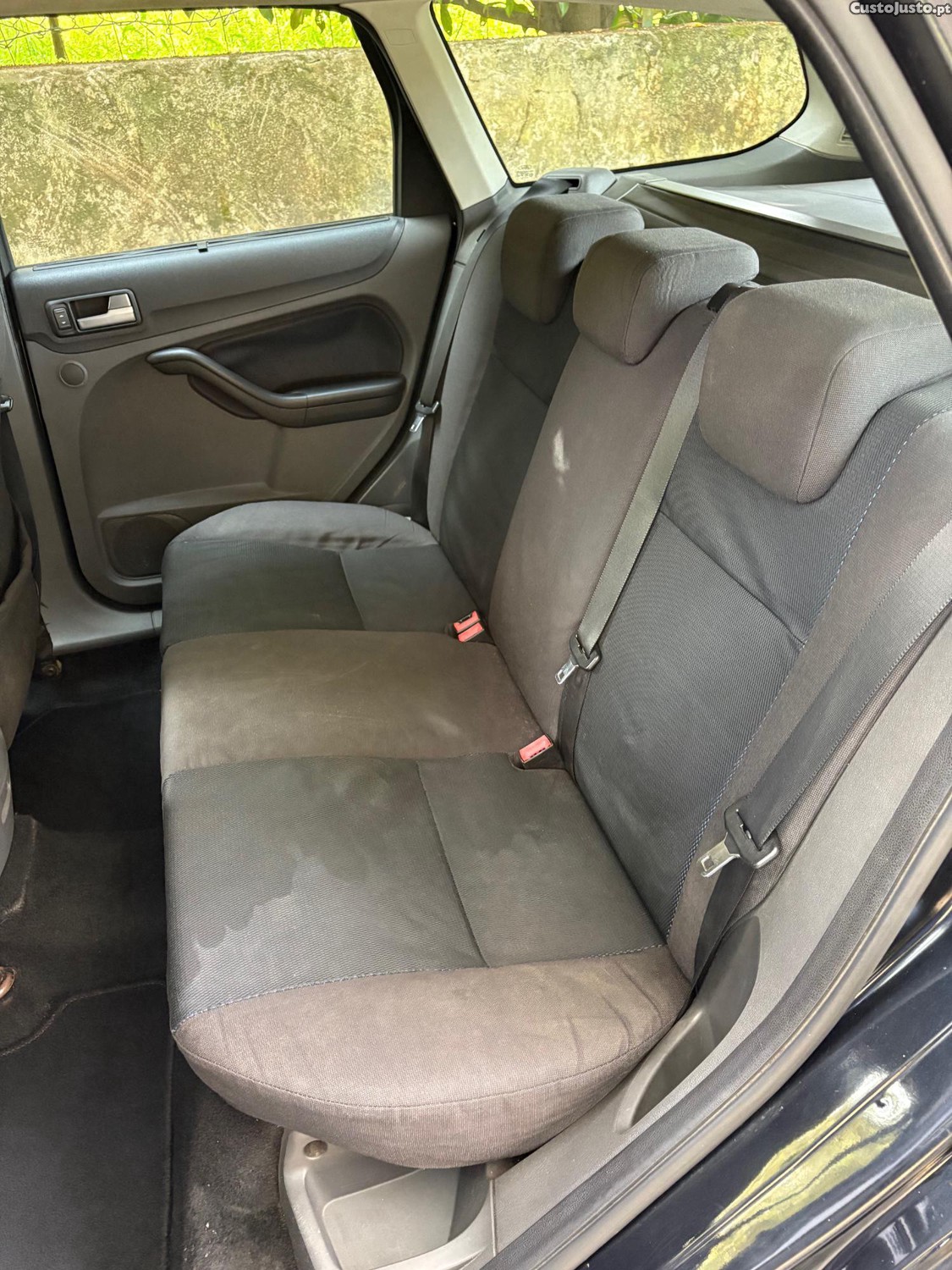 Ford Focus Sw 1.6 Tdci 110cv — fotografia 11