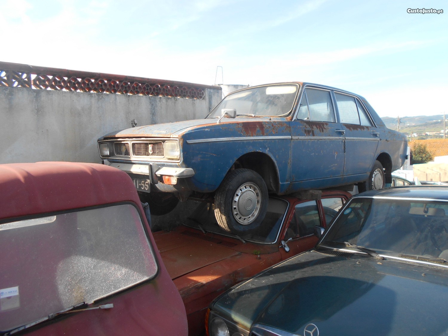 Mercedes-Benz 240 sedan — fotografia 5