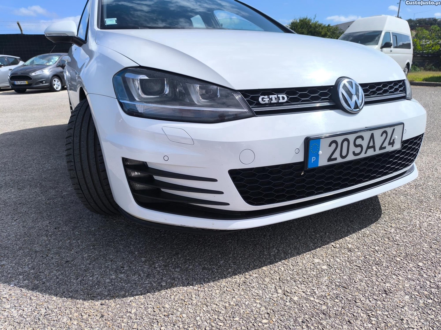 Volkswagen Golf 2.0 GTD — fotografia 5