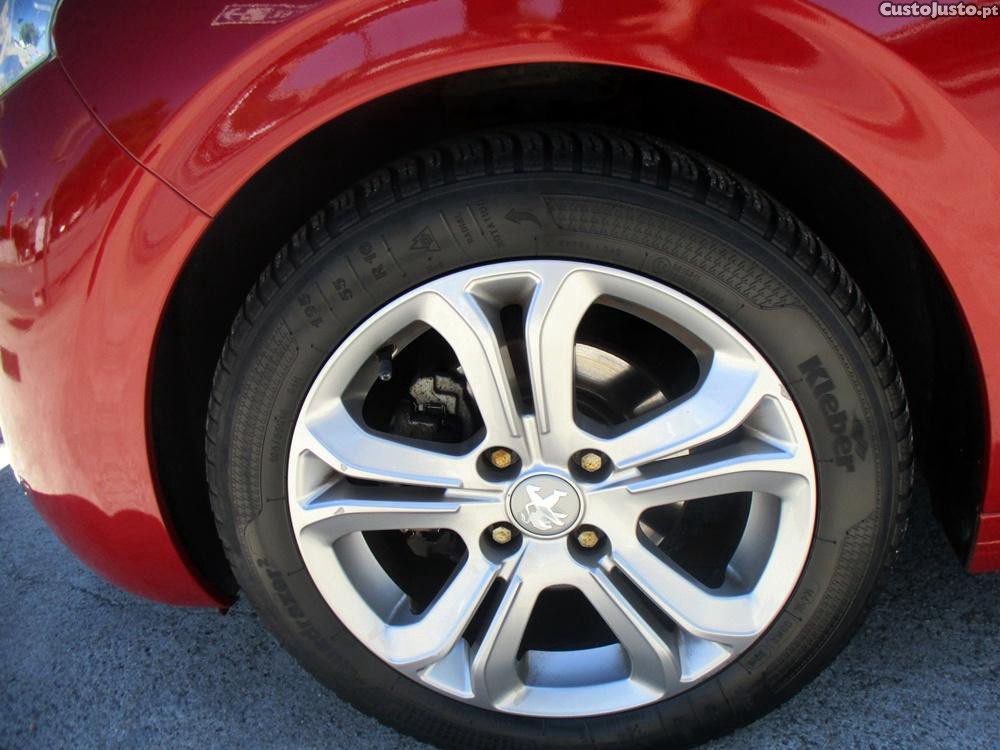 Peugeot 208 1.2 VTi Style — fotografia 2
