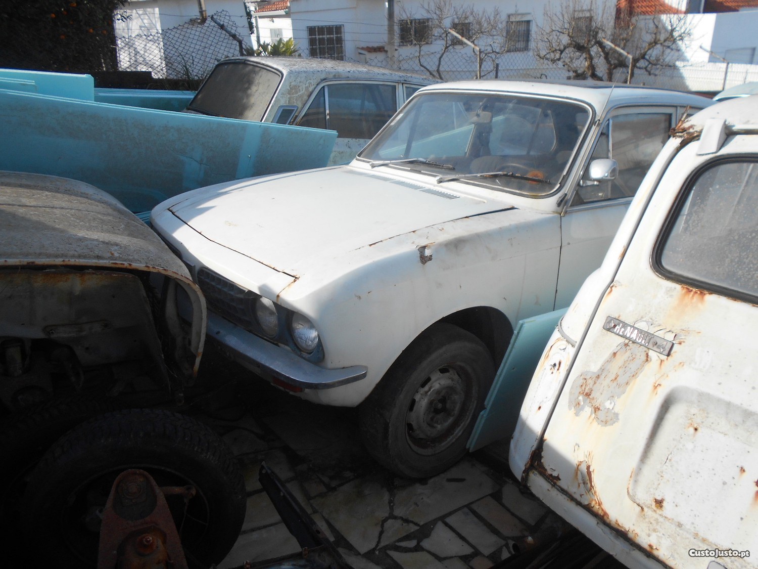 Mercedes-Benz 240 sedan — fotografia 8