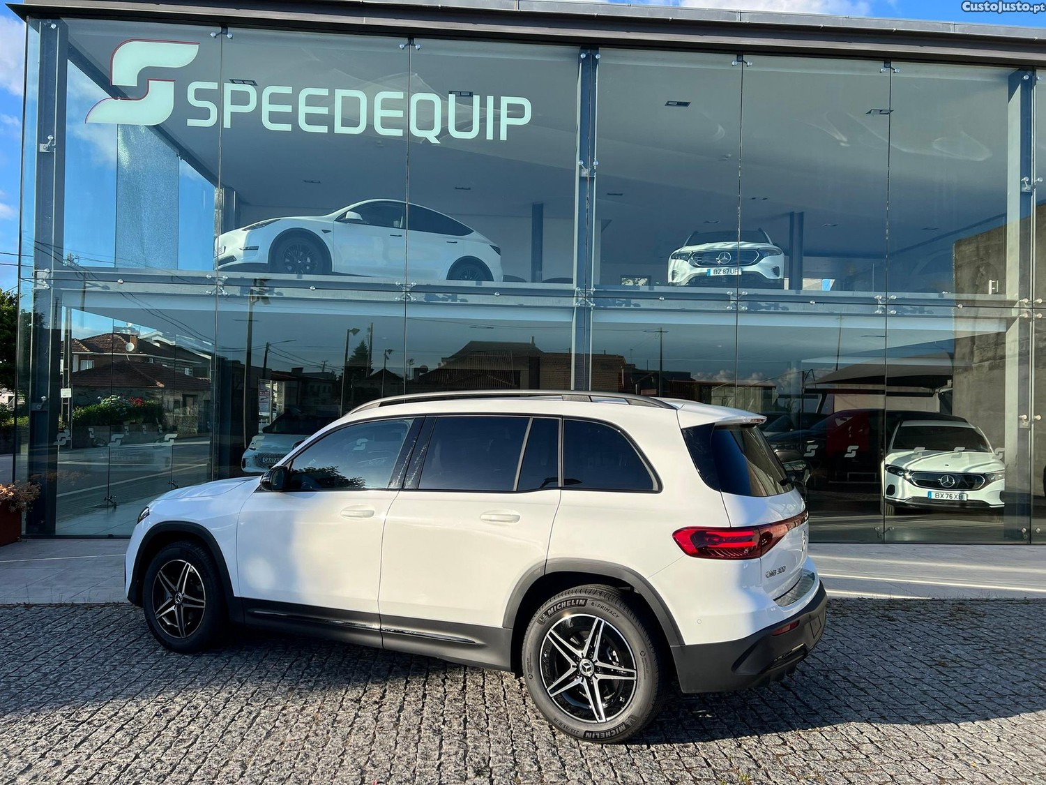 Mercedes-Benz EQB 4Matic AMG Line — fotografia 23