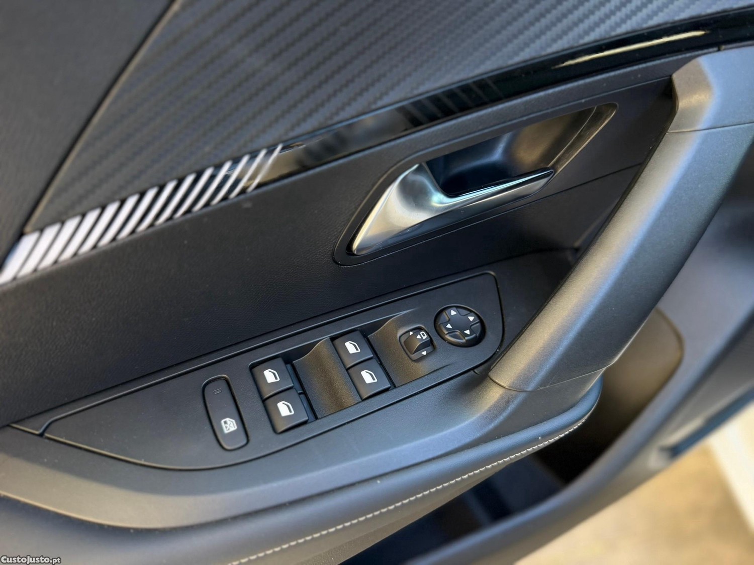 Peugeot 2008 1.2 PureTech Allure EAT8 — fotografia 16