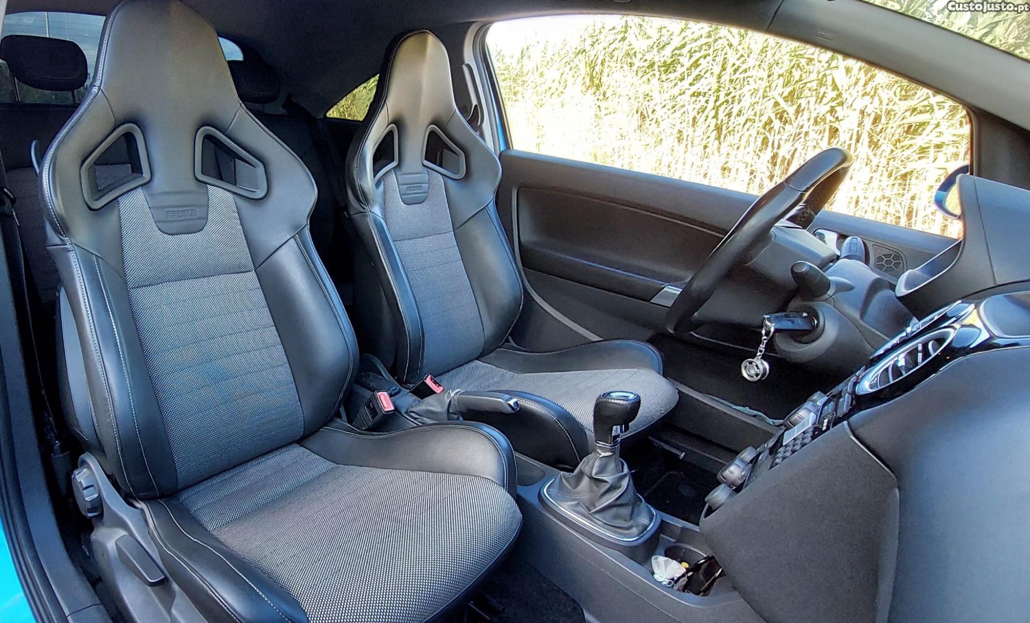 Opel Corsa OPC 1.6 Turbo - 192 CVS — fotografia 6
