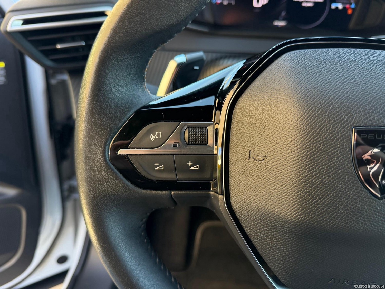 Peugeot 2008 1.2 PureTech Allure EAT8 — fotografia 11