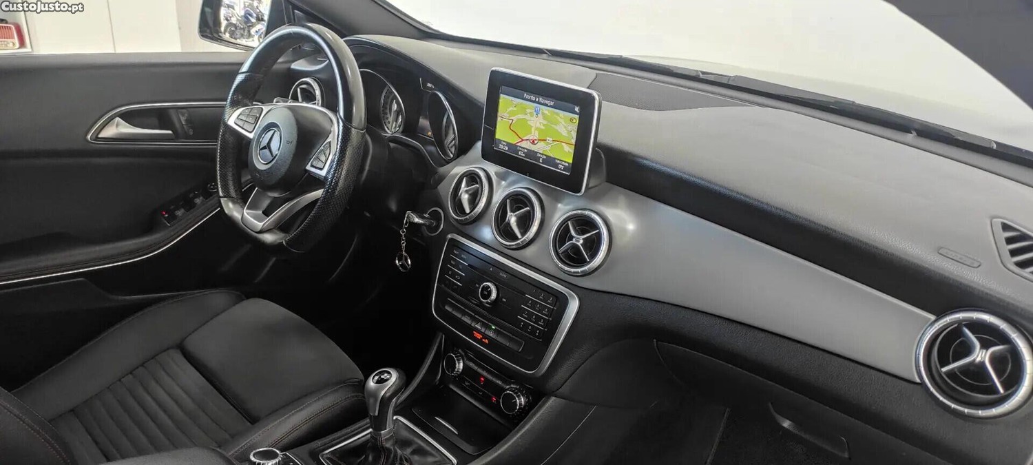 Mercedes-Benz CLA 180 d Shooting Brake AMG Line — fotografia 25