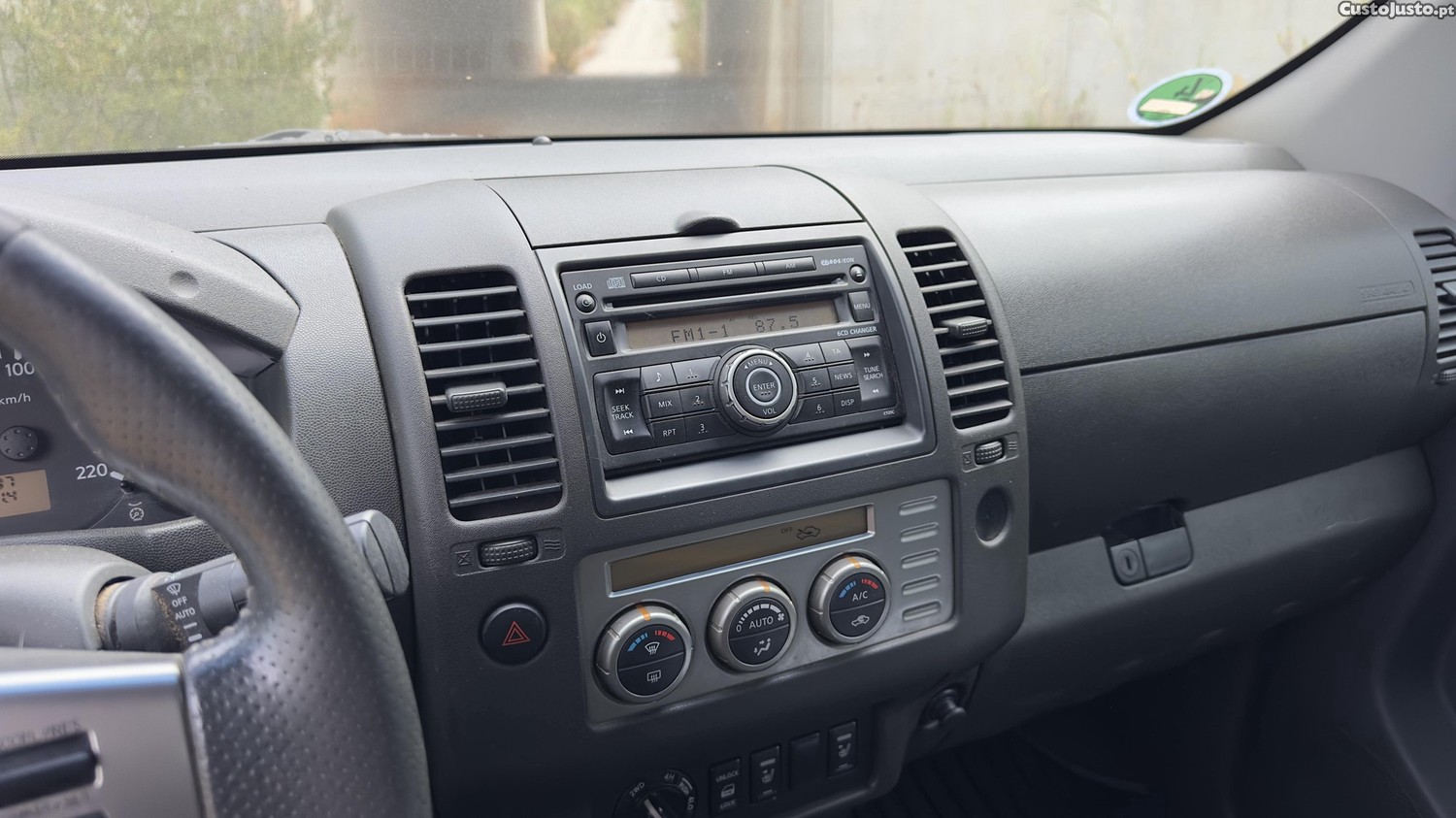 Nissan Navara King Cab — photo 4