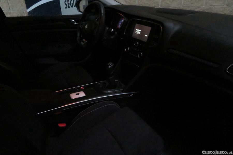 Renault Mégane 1.5 Blue dCi Limited — fotografia 5