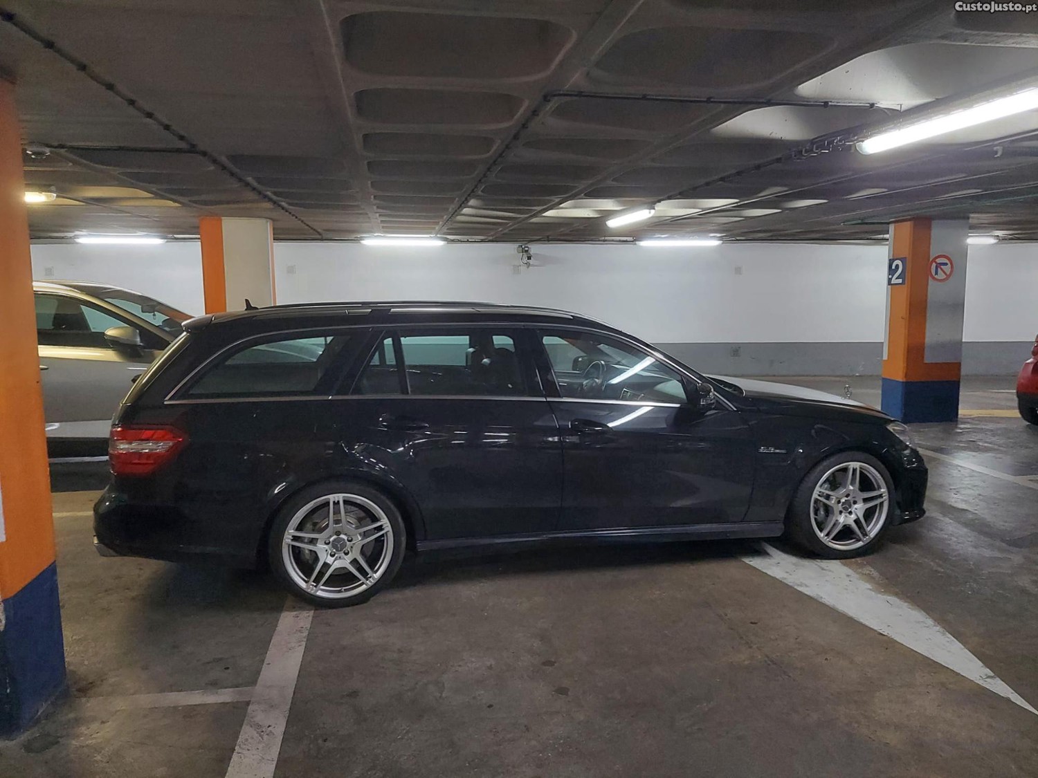 Mercedes-Benz E 63 AMG . — fotografia 4