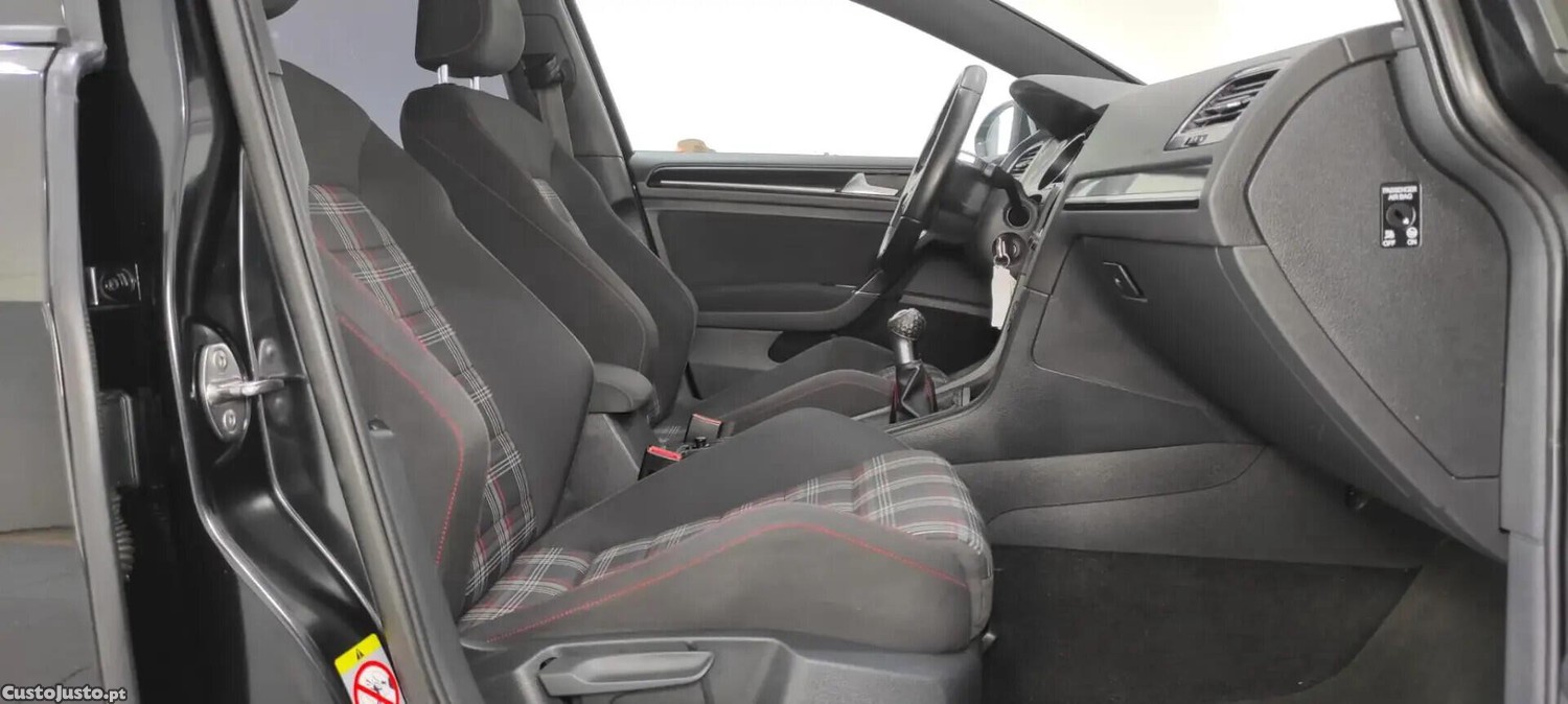 Volkswagen Golf GTI BlueMotion — fotografia 9