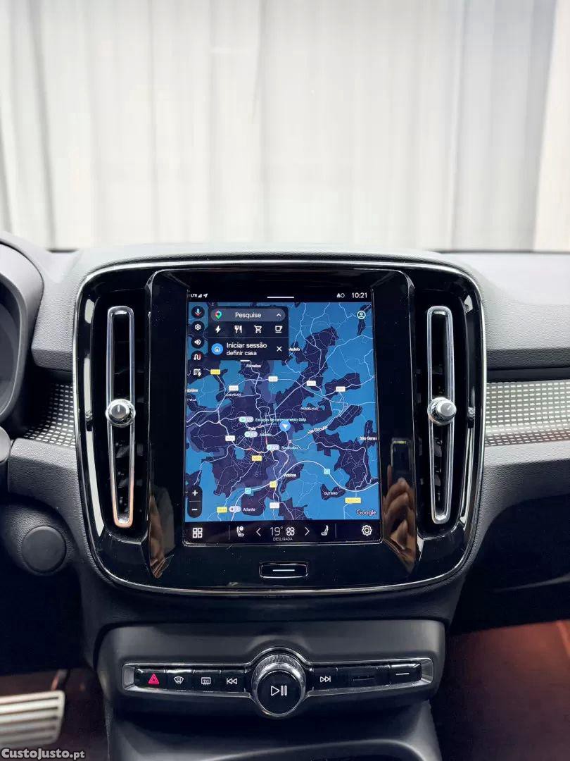 Volvo XC 40 recharge p8 awd r-design — fotografia 13