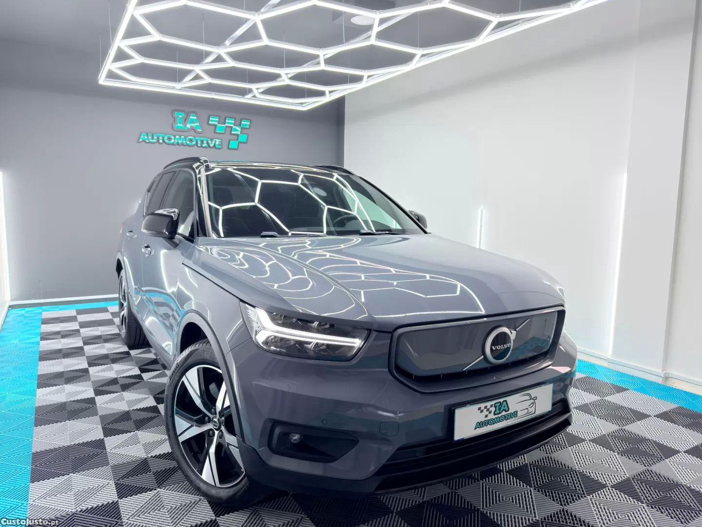 Volvo XC 40 recharge p8 awd r-design — fotografia 21