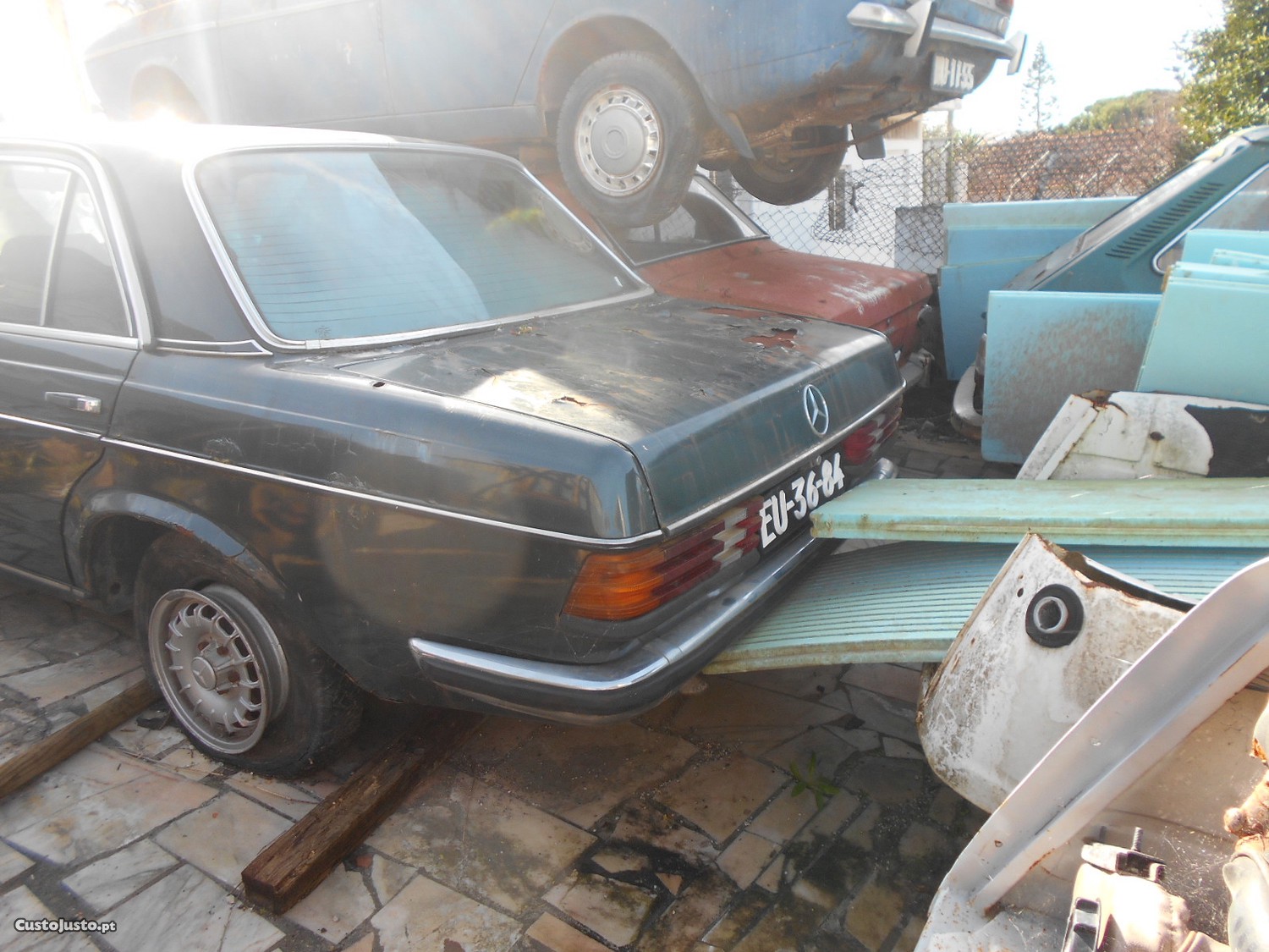 Mercedes-Benz 240 sedan — fotografia 4
