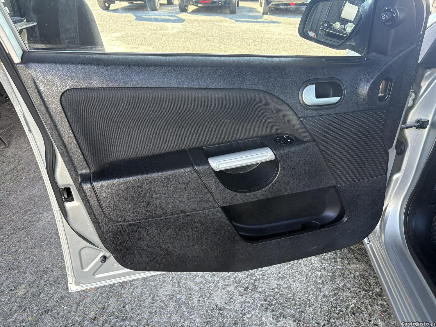 Ford Fiesta 1.25 Ambiente — fotografia 16