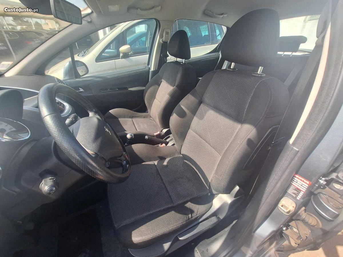 Peugeot 207 1.4 i — fotografia 5