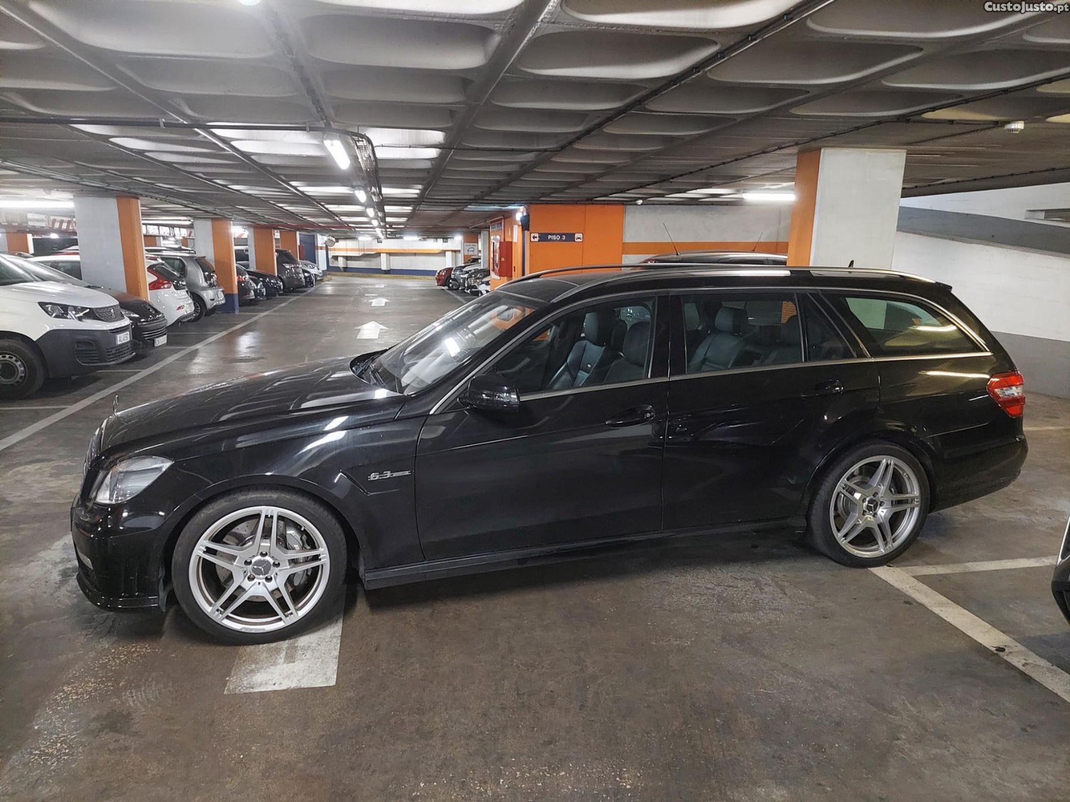 Mercedes-Benz E 63 AMG . — fotografia 3