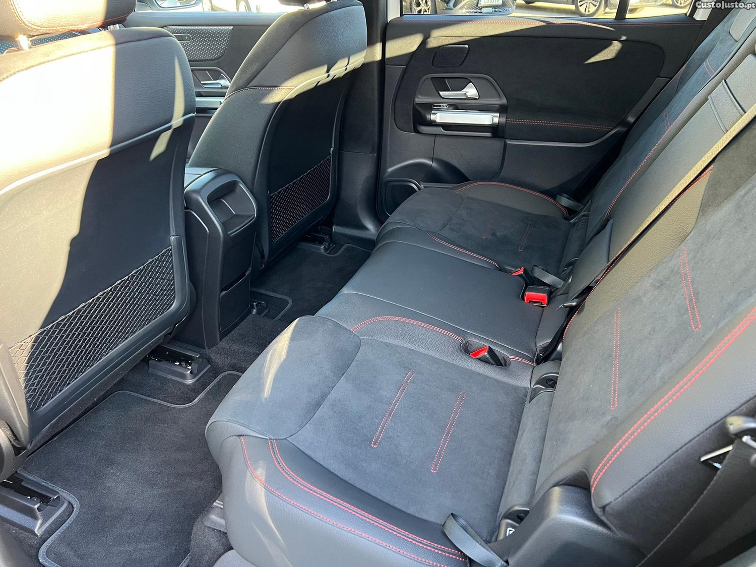Mercedes-Benz EQB 4Matic AMG Line — fotografia 13