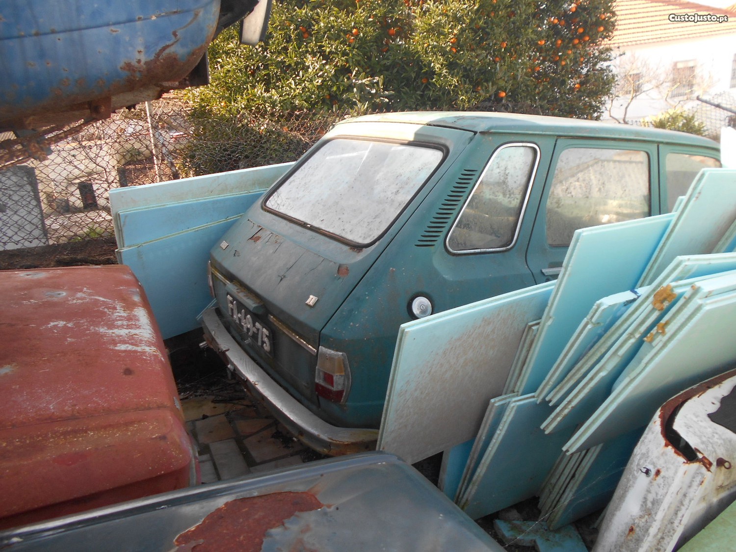 Mercedes-Benz 240 sedan — fotografia 3