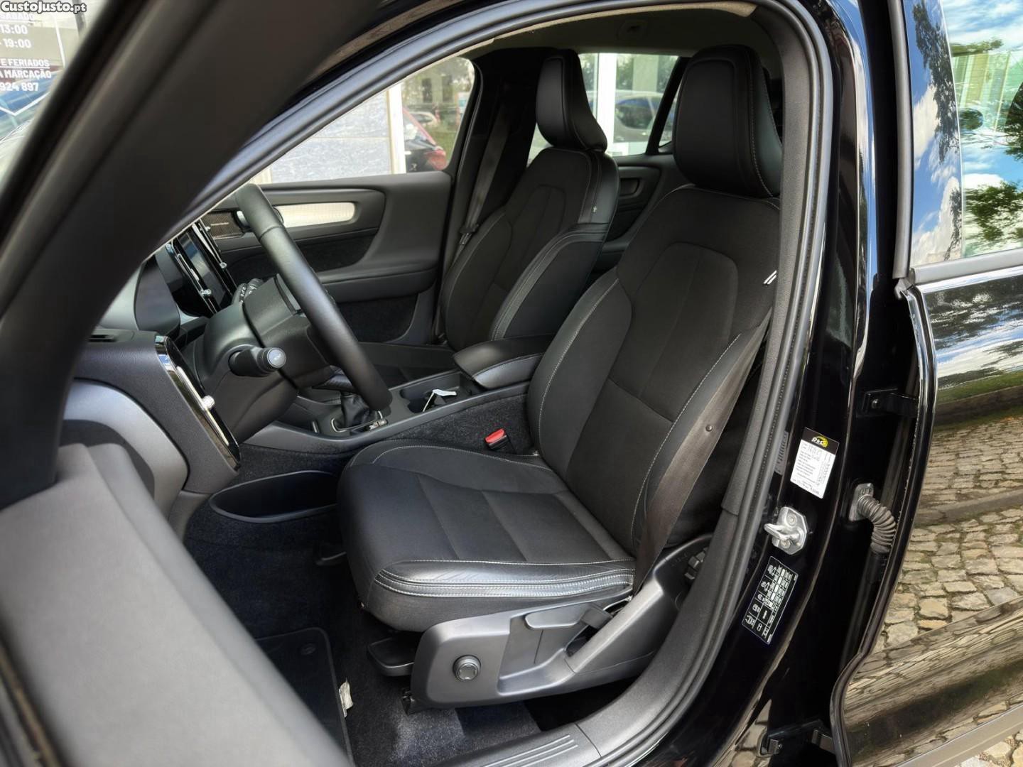 Volvo XC 40 2.0 D3 Momentum Plus — fotografia 21