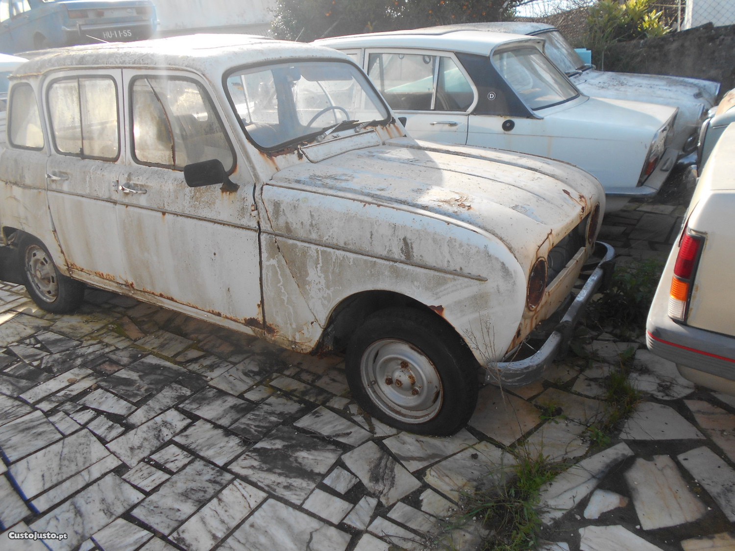 Mercedes-Benz 240 sedan — fotografia 9