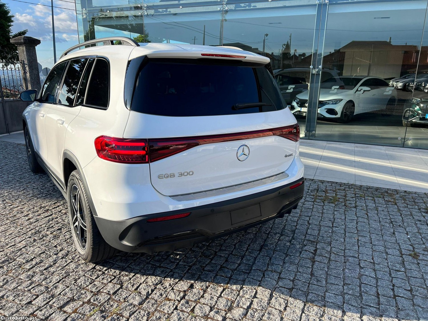 Mercedes-Benz EQB 4Matic AMG Line — fotografia 22