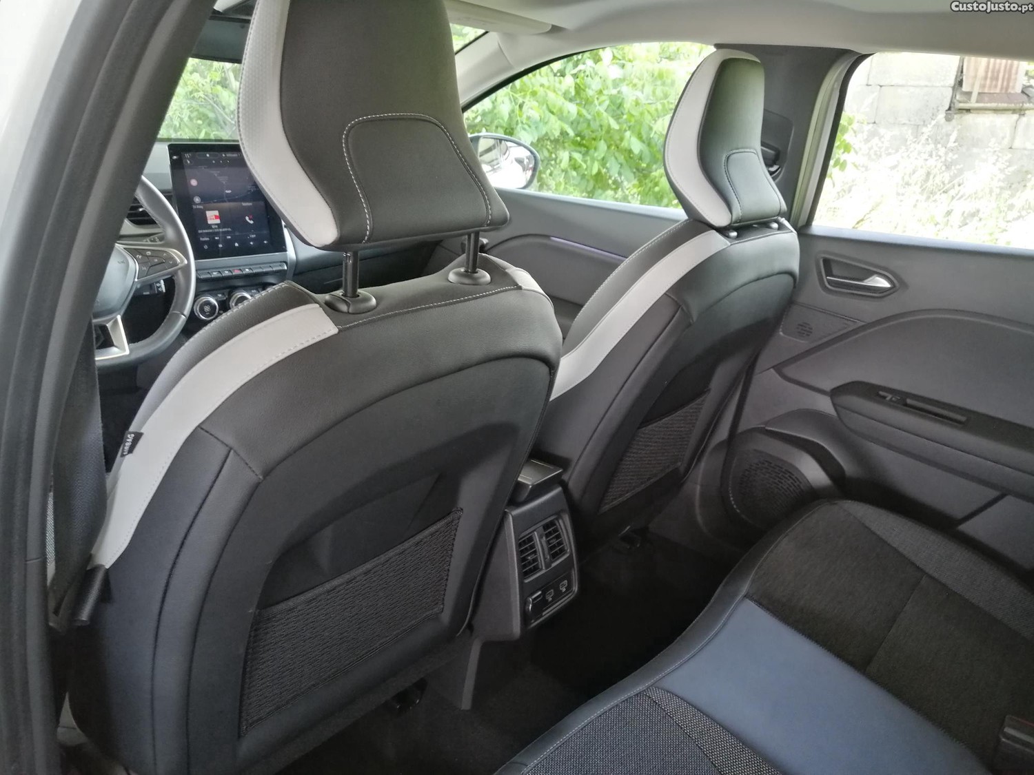 Renault Captur 1.0 TCe Exclusive — photo 3