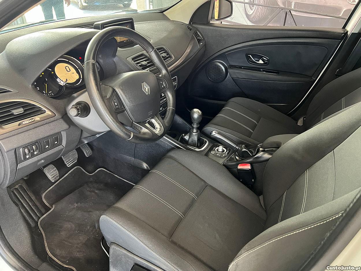 Renault Mégane Sport Tourer 1.5 dCi Confort SS — fotografia 15