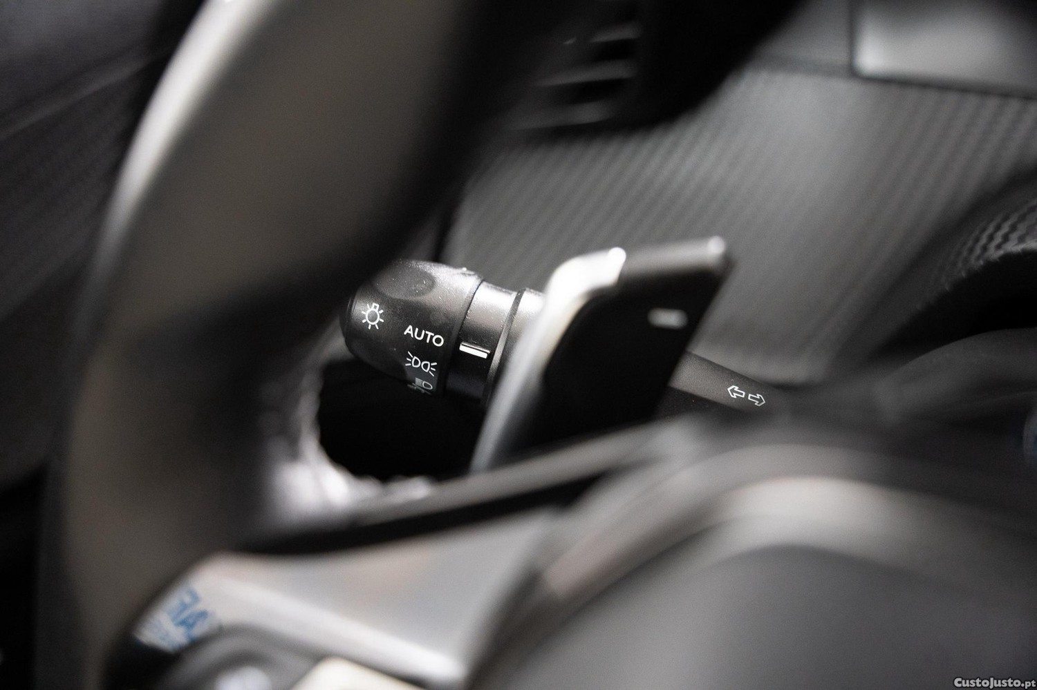 Peugeot 2008 1.5 BlueHDi Allure EAT8 — fotografia 5