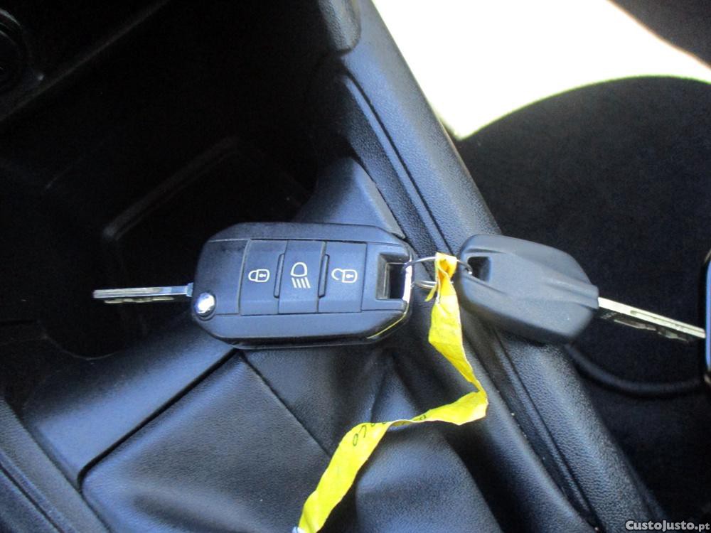 Peugeot 208 1.2 VTi Style — fotografia 5