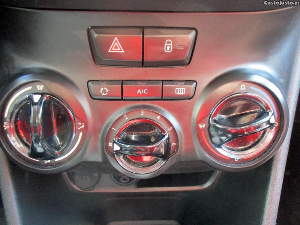 Peugeot 208 1.2 VTi Style — fotografia 14
