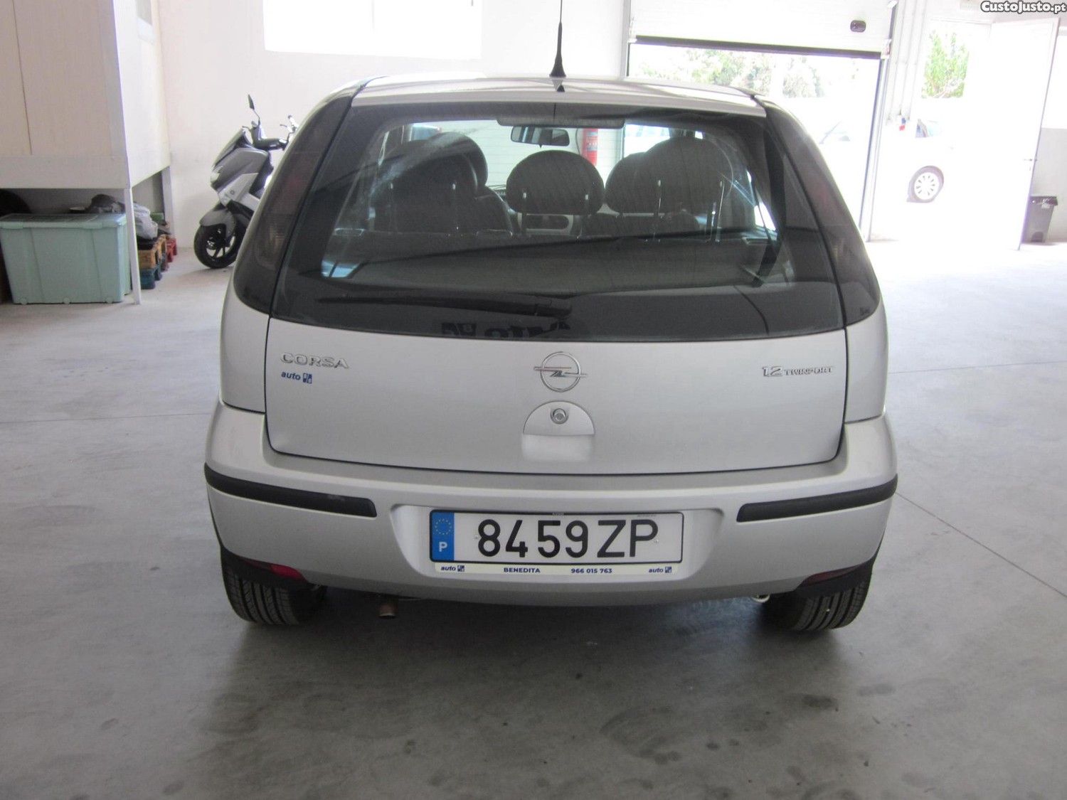Opel Corsa 1.2 gasolina - 05 foto 4