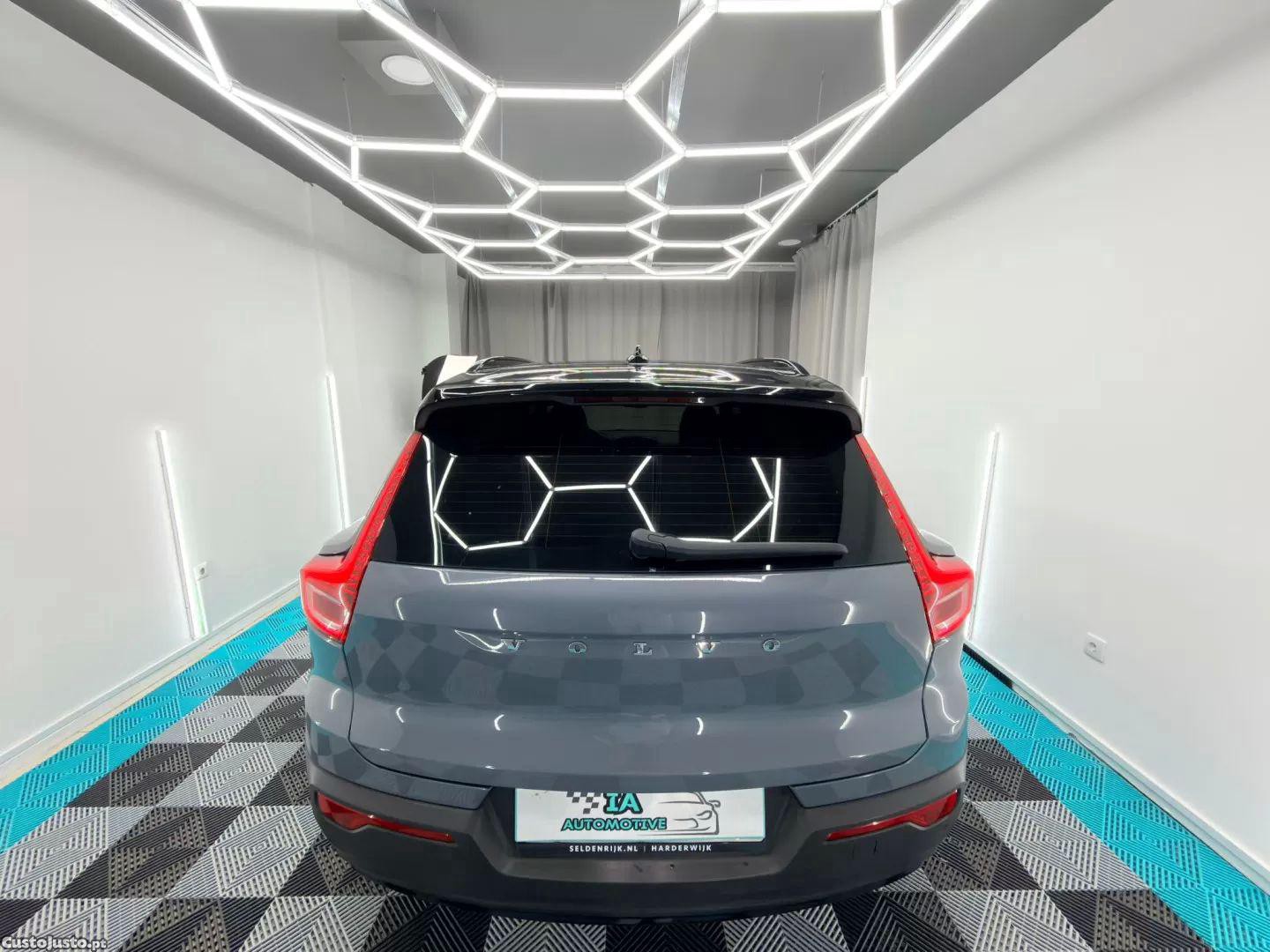 Volvo XC 40 recharge p8 awd r-design — fotografia 18