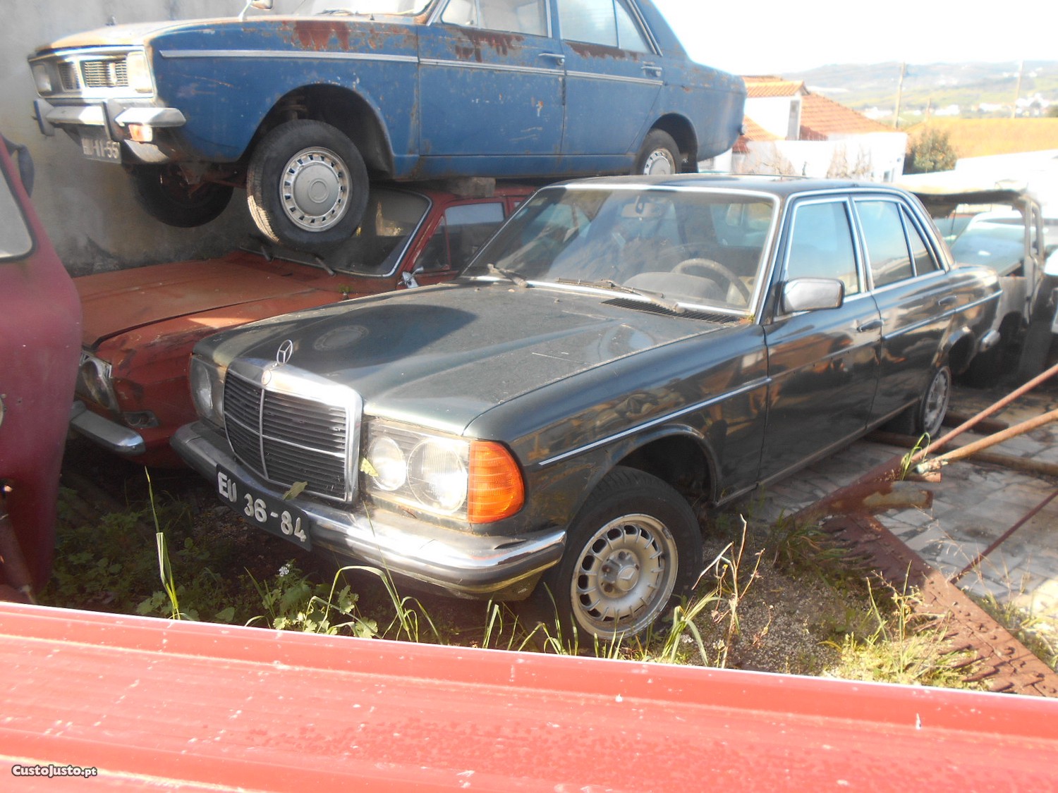 Mercedes-Benz 240 sedan — fotografia 6