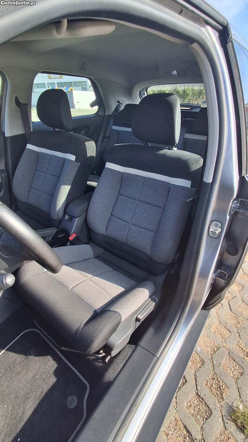 Citroën C4 Cactus 1.2 PureTech 110 Feel — fotografia 3